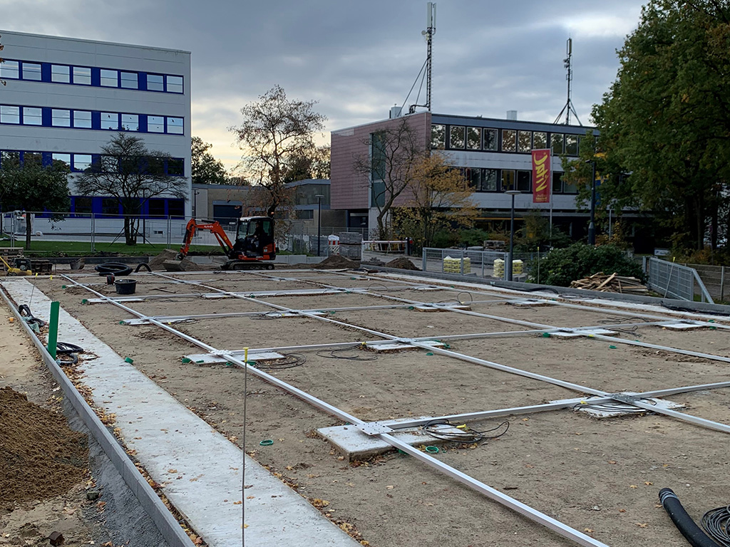 Installation von Fahrradboxen und Ladestationen