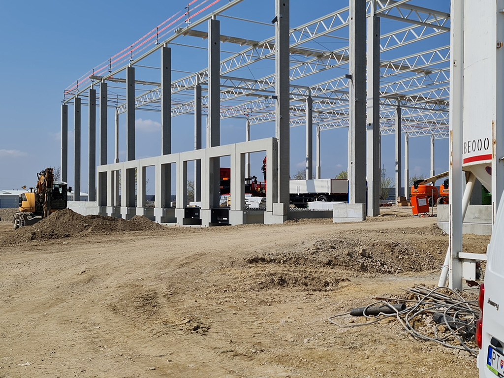 Installation von Rolltoren und Schnelltoren in Logistikzentren